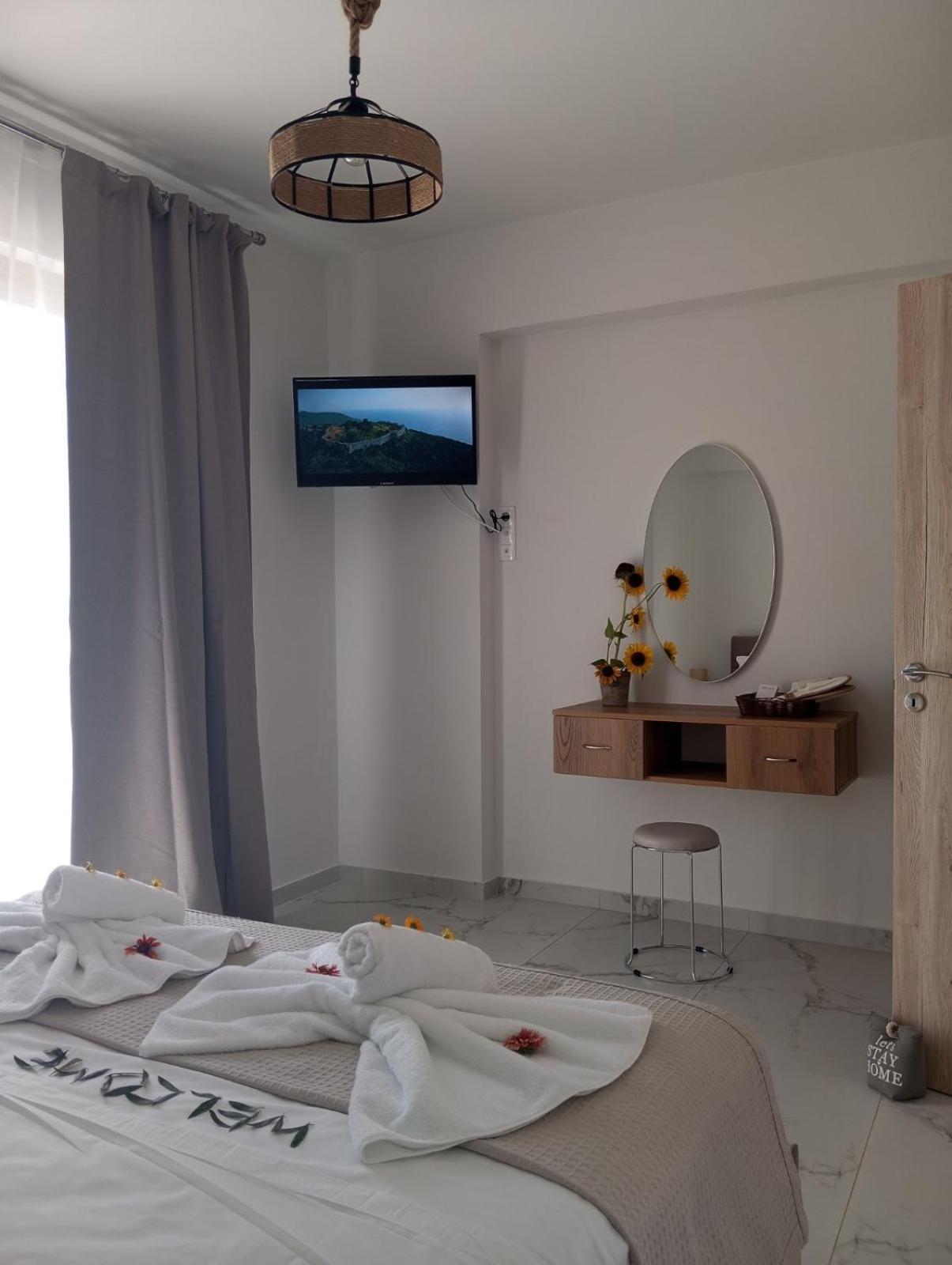 Three Charites Resort Gialova Extérieur photo