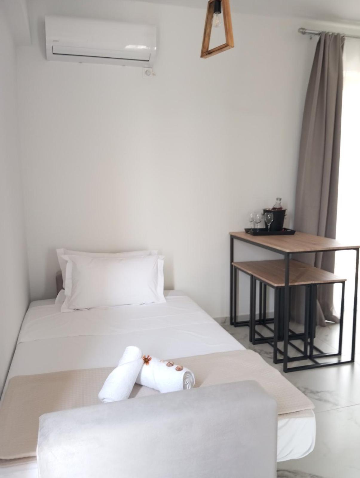 Three Charites Resort Gialova Extérieur photo