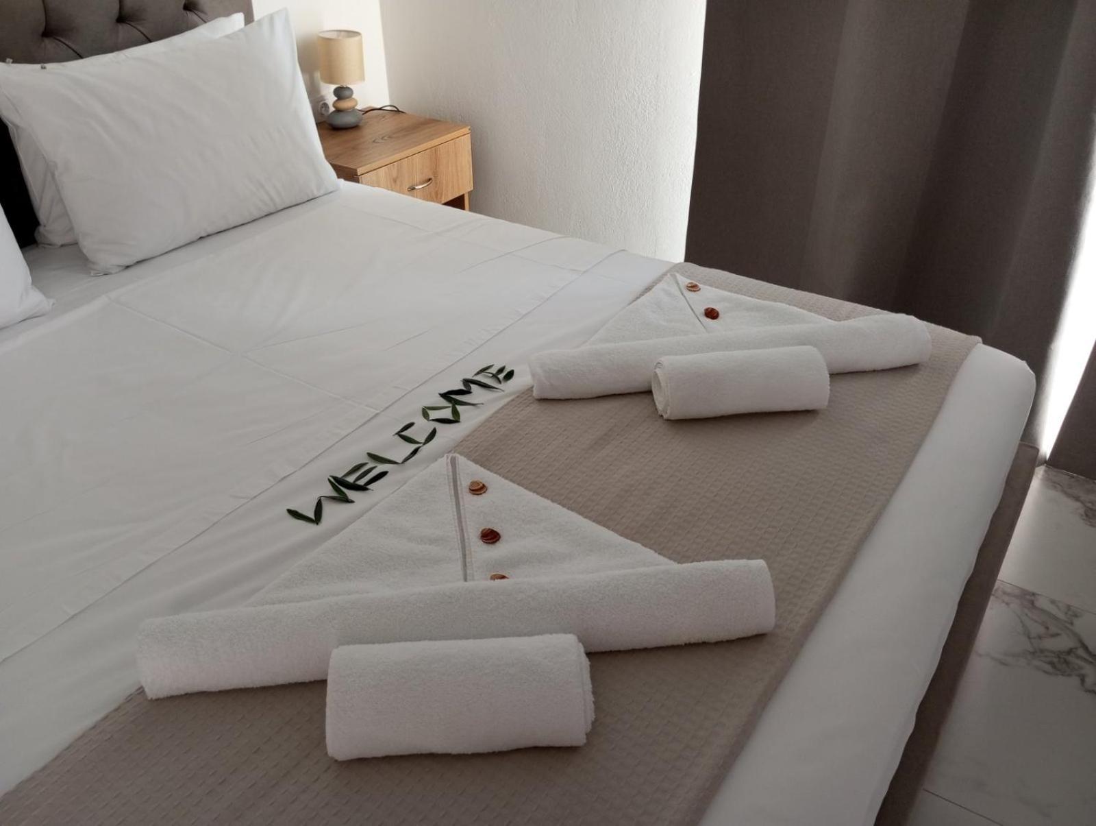 Three Charites Resort Gialova Extérieur photo