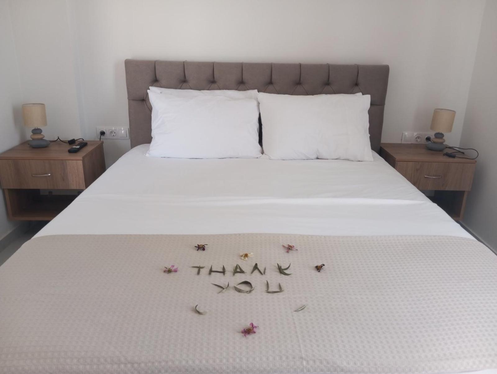 Three Charites Resort Gialova Extérieur photo