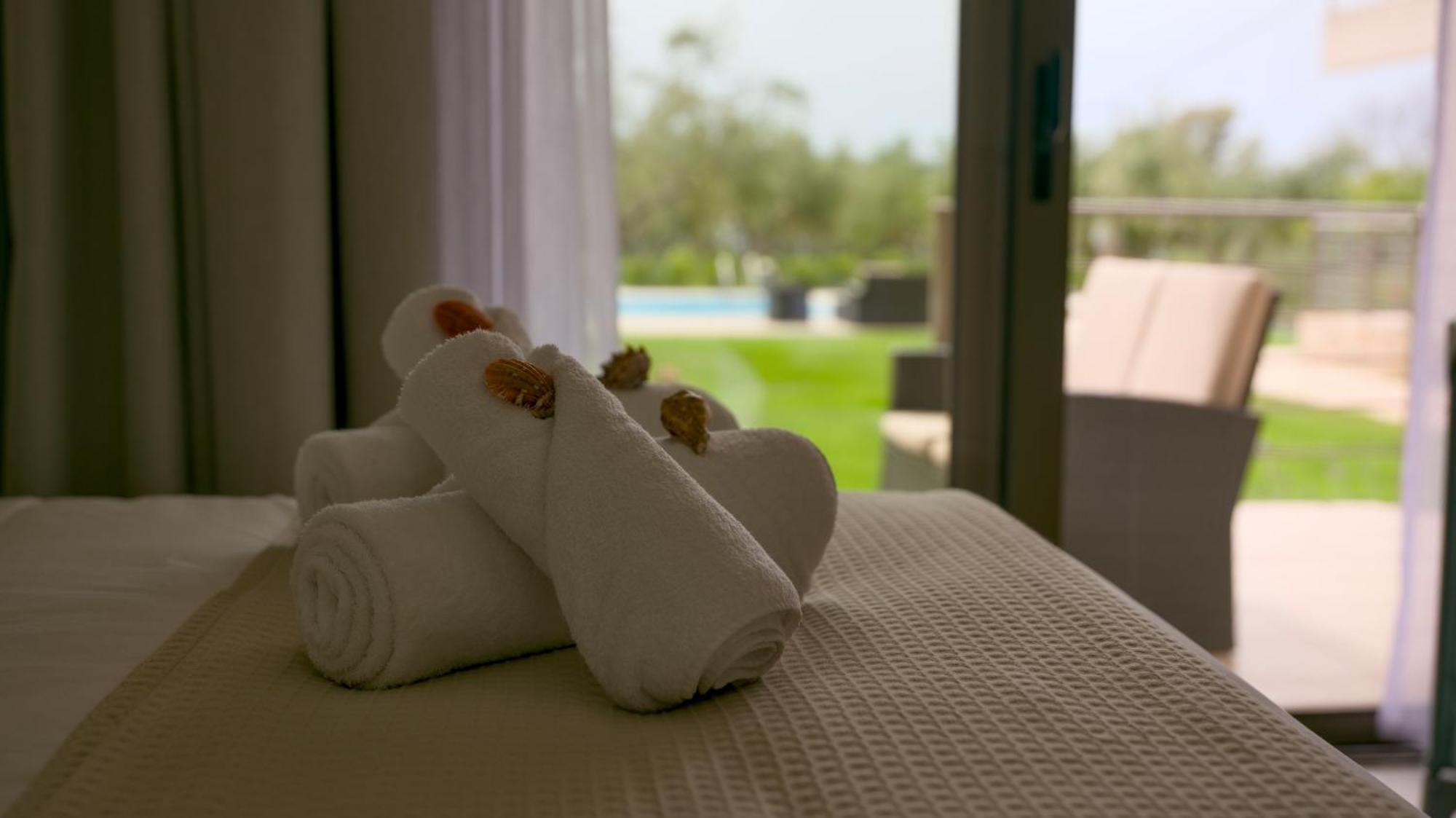 Three Charites Resort Gialova Extérieur photo