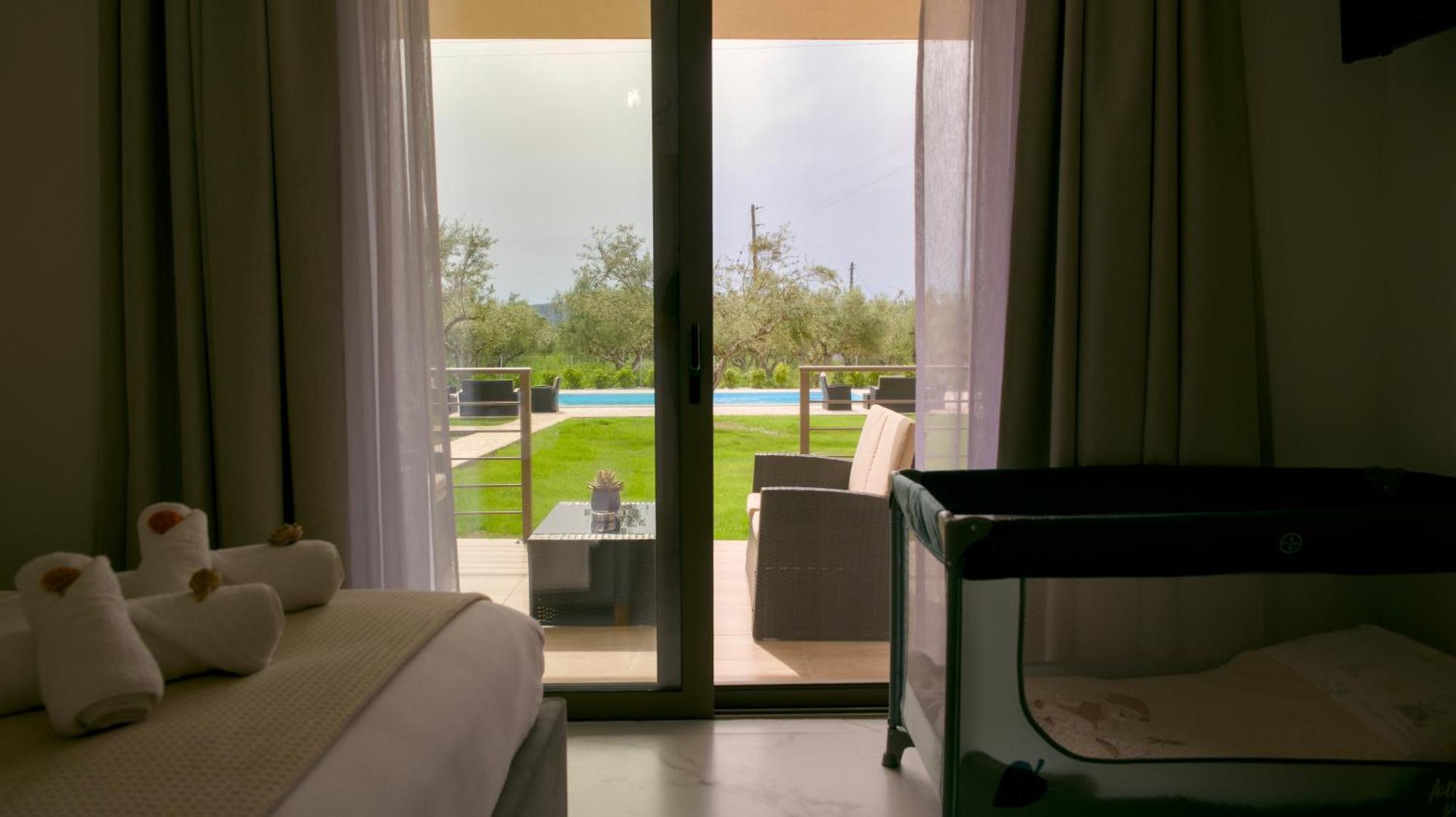 Three Charites Resort Gialova Extérieur photo